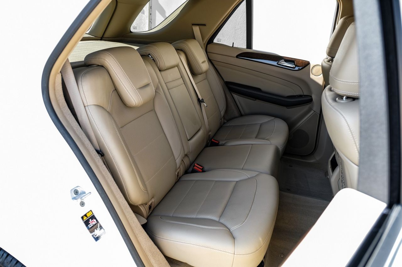 Mercedes-Benz M-Class Vehicle Main Gallery Image 33