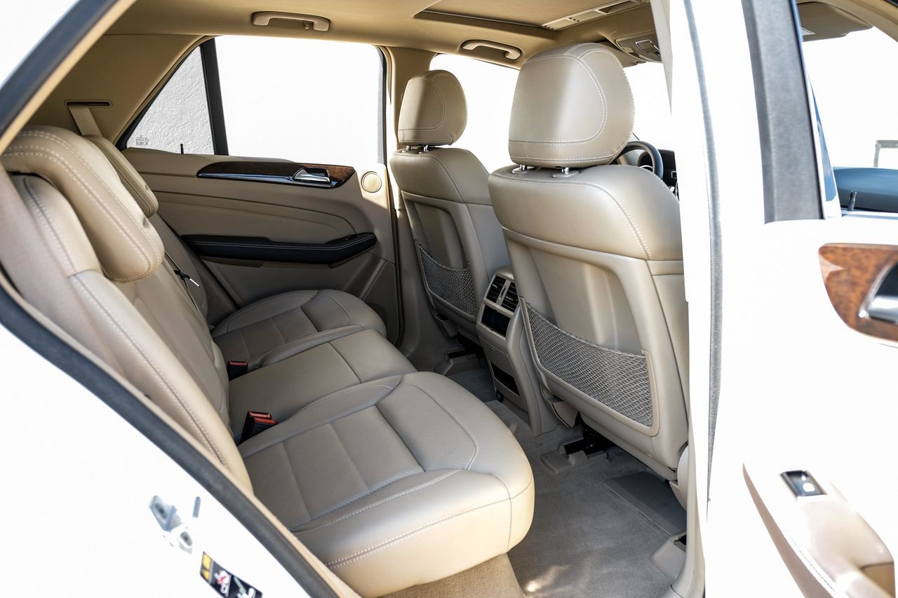 Mercedes-Benz M-Class Vehicle Main Gallery Image 34