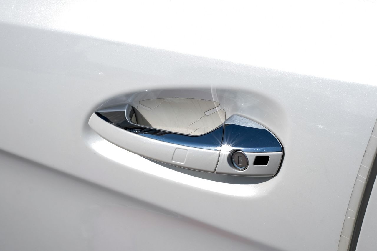 Mercedes-Benz M-Class Vehicle Main Gallery Image 37