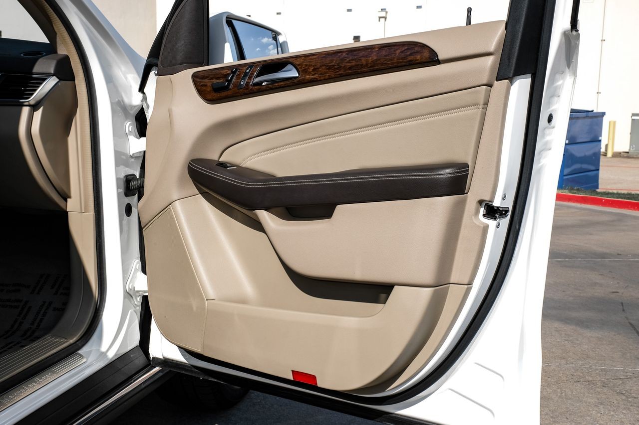 Mercedes-Benz M-Class Vehicle Main Gallery Image 41