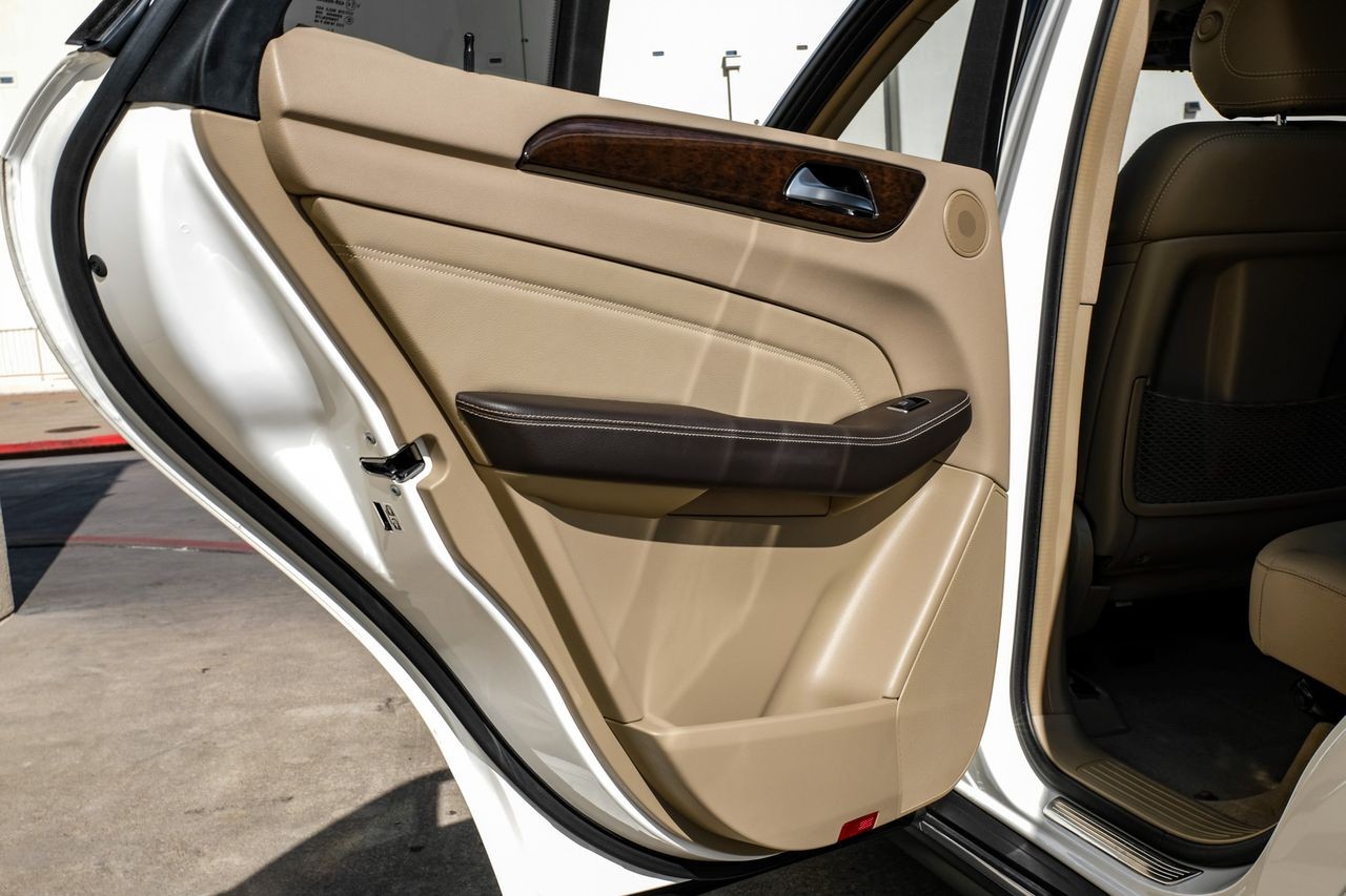 Mercedes-Benz M-Class Vehicle Main Gallery Image 42