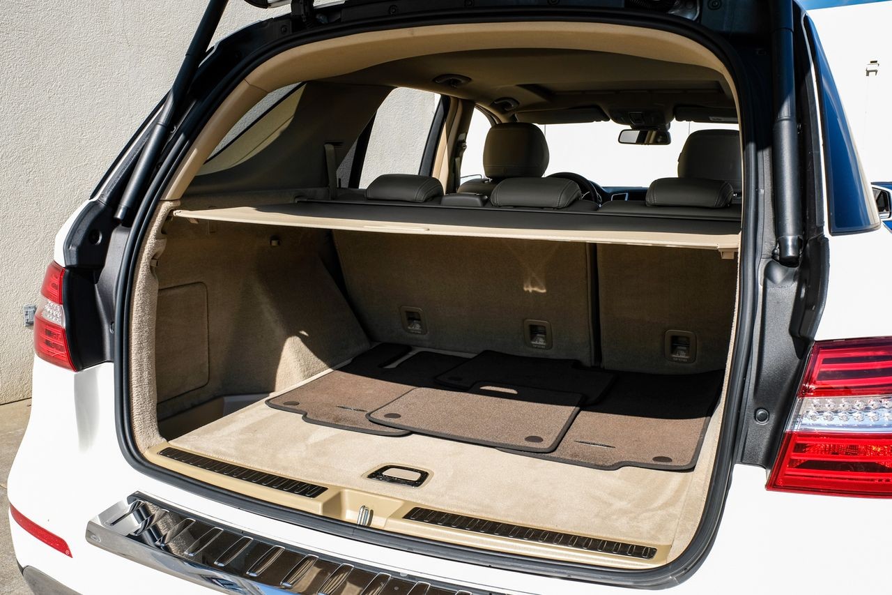 Mercedes-Benz M-Class Vehicle Main Gallery Image 46