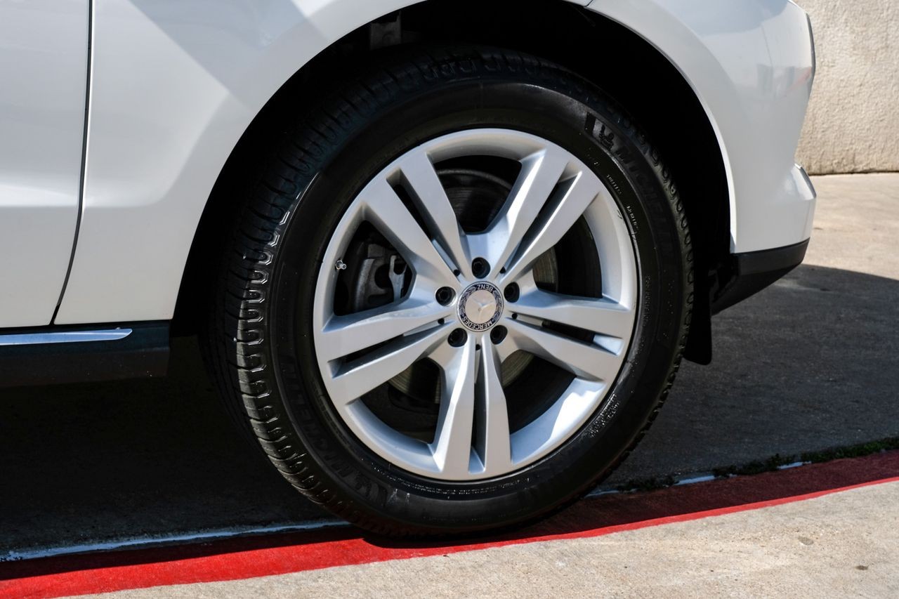 Mercedes-Benz M-Class Vehicle Main Gallery Image 49