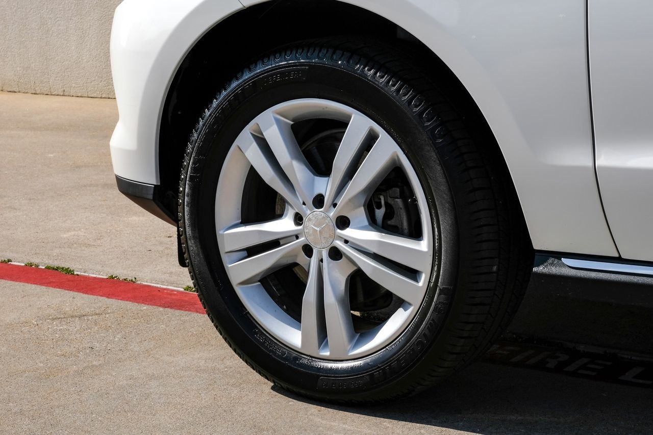 Mercedes-Benz M-Class Vehicle Main Gallery Image 50