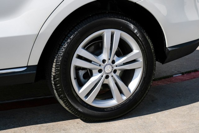 Mercedes-Benz M-Class Vehicle Main Gallery Image 51