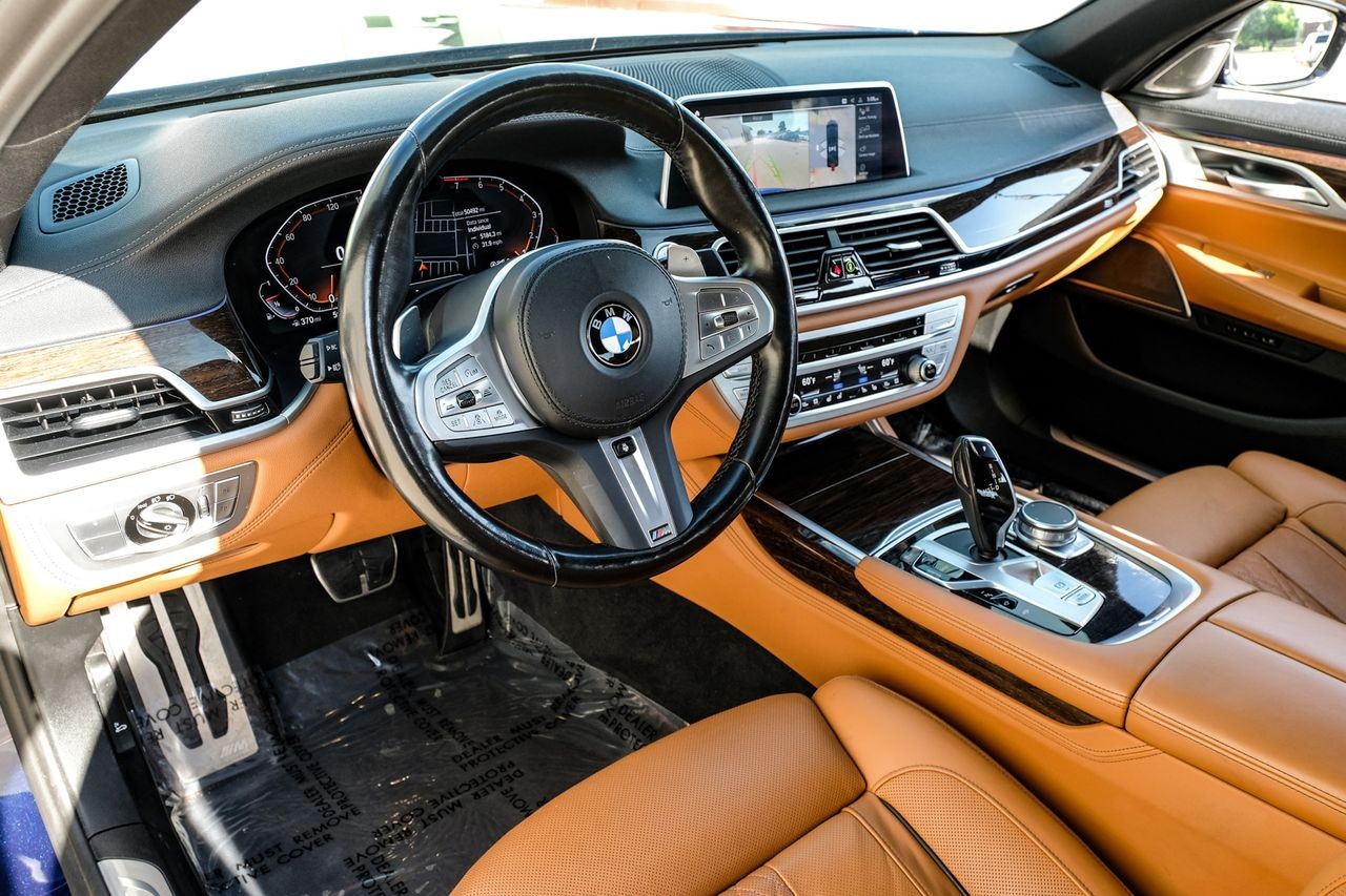 BMW 7 Series Vehicle Main Gallery Image 03