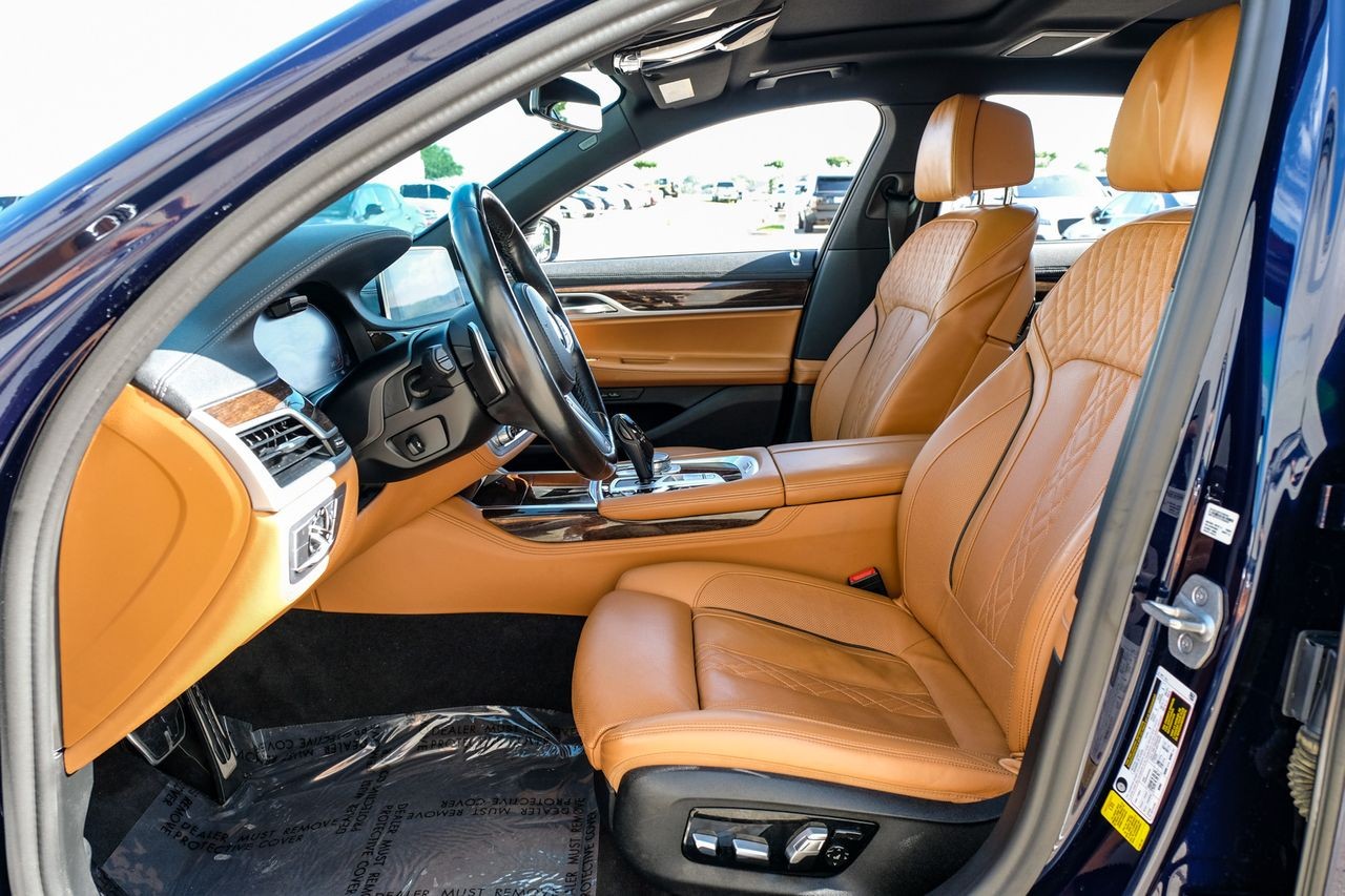BMW 7 Series Vehicle Main Gallery Image 04
