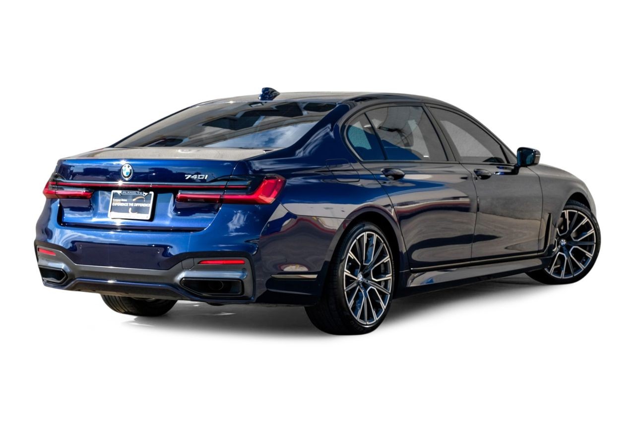 BMW 7 Series Vehicle Main Gallery Image 08