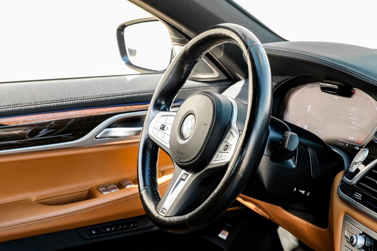 BMW 7 Series Vehicle Main Gallery Image 13