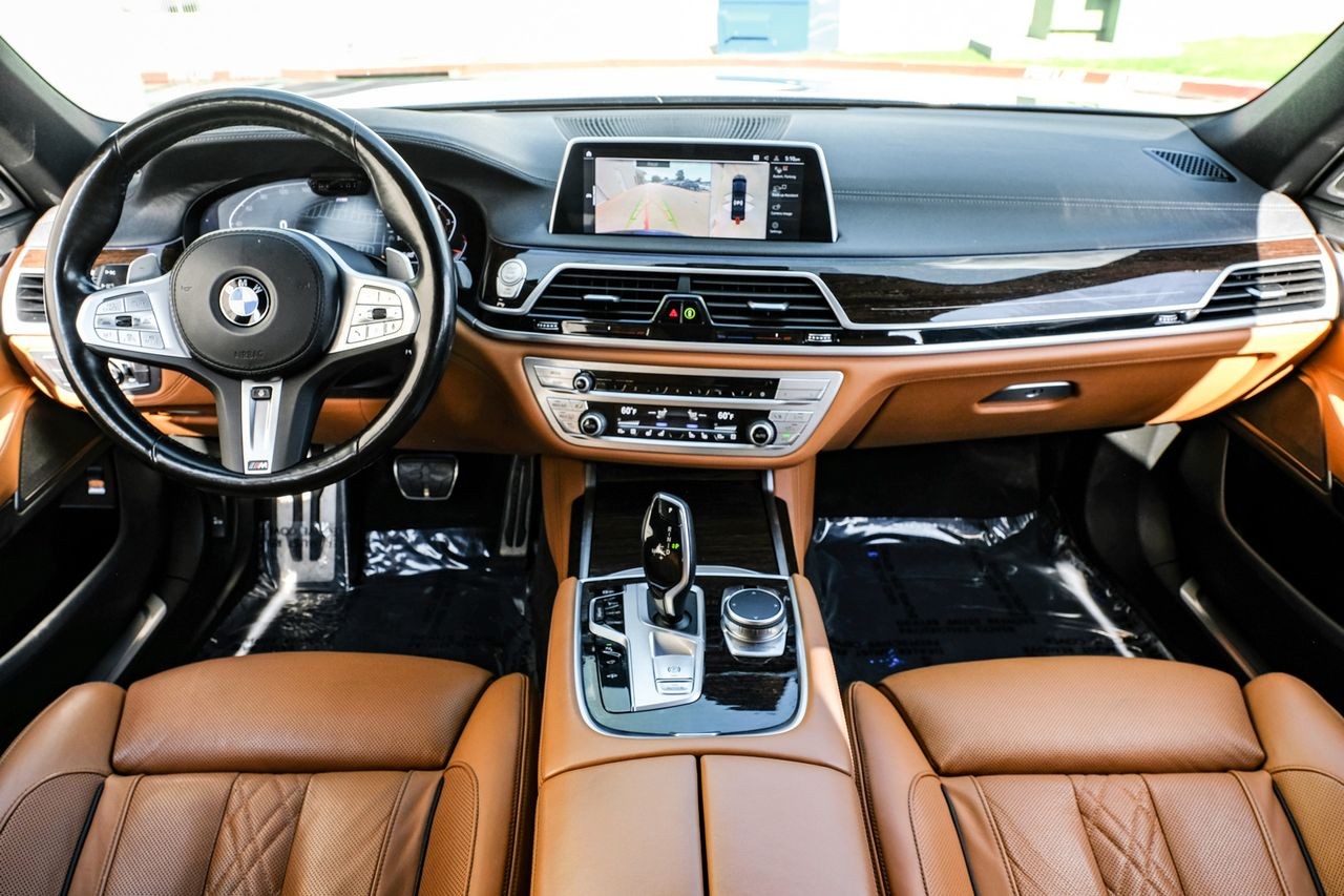 BMW 7 Series Vehicle Main Gallery Image 14