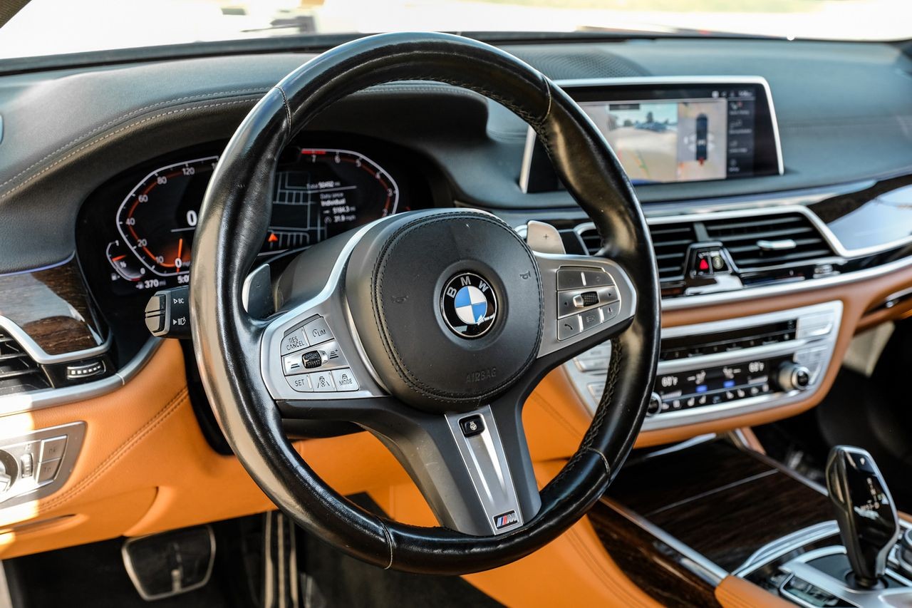 BMW 7 Series Vehicle Main Gallery Image 15