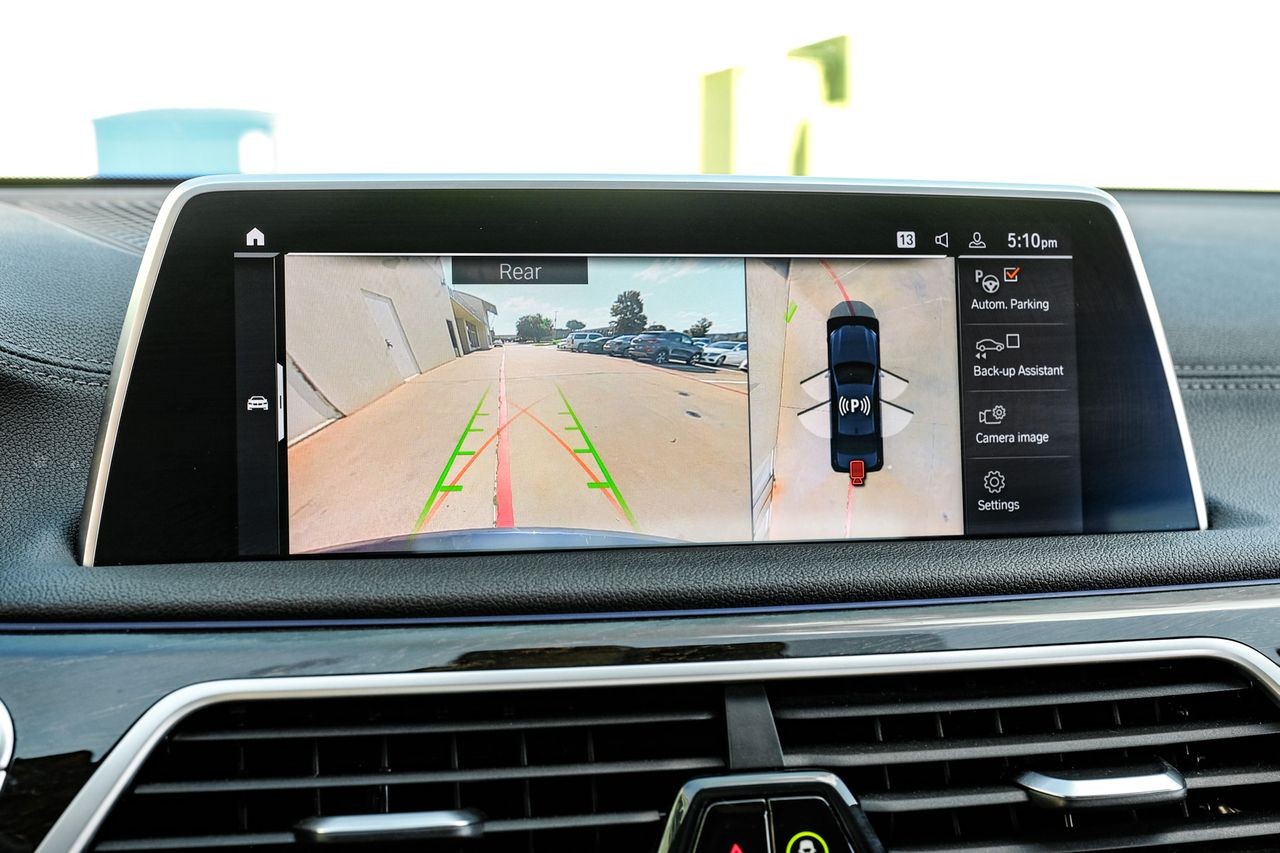 BMW 7 Series Vehicle Main Gallery Image 21