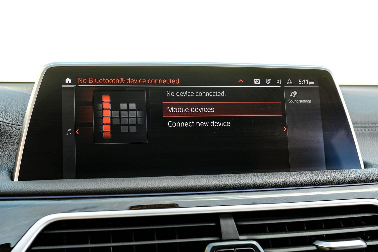 BMW 7 Series Vehicle Main Gallery Image 26