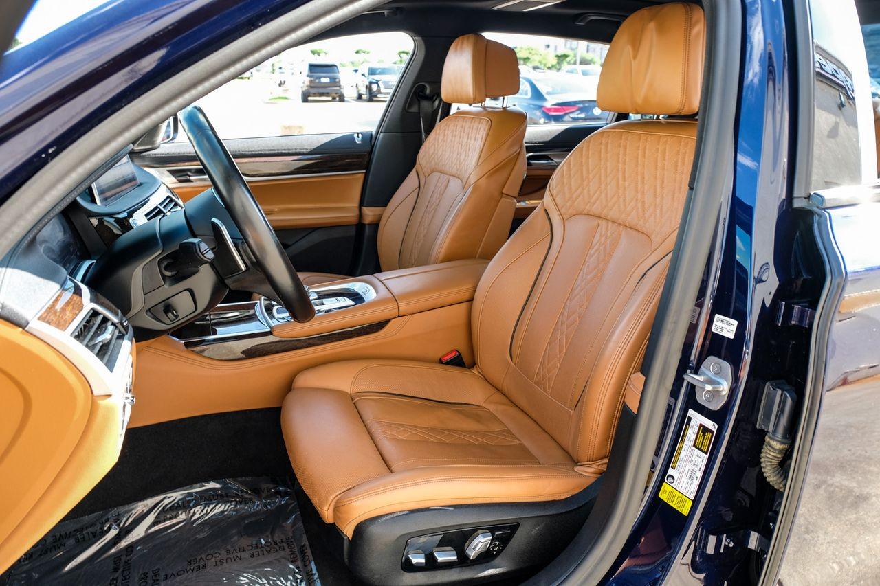 BMW 7 Series Vehicle Main Gallery Image 31