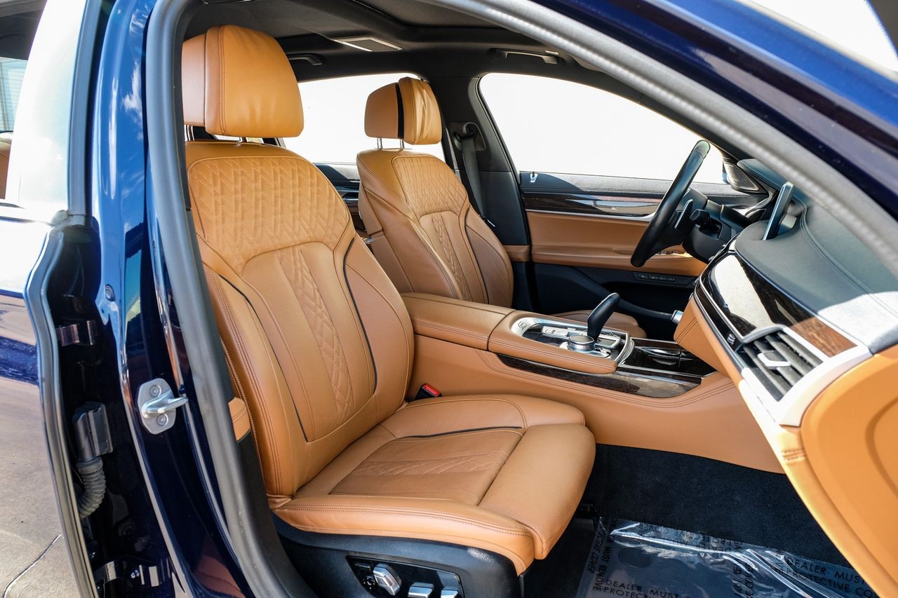 BMW 7 Series Vehicle Main Gallery Image 32