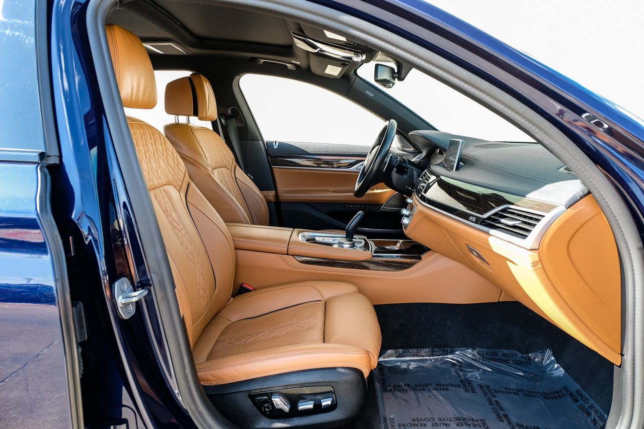 BMW 7 Series Vehicle Main Gallery Image 33