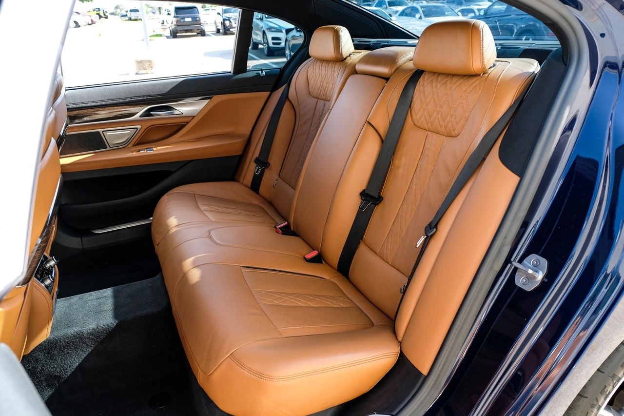 BMW 7 Series Vehicle Main Gallery Image 37