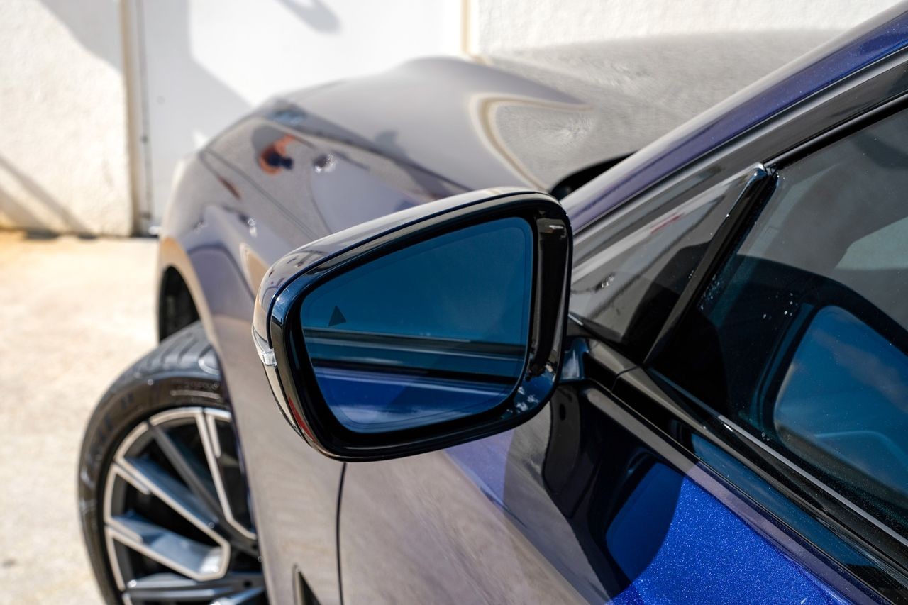 BMW 7 Series Vehicle Main Gallery Image 39