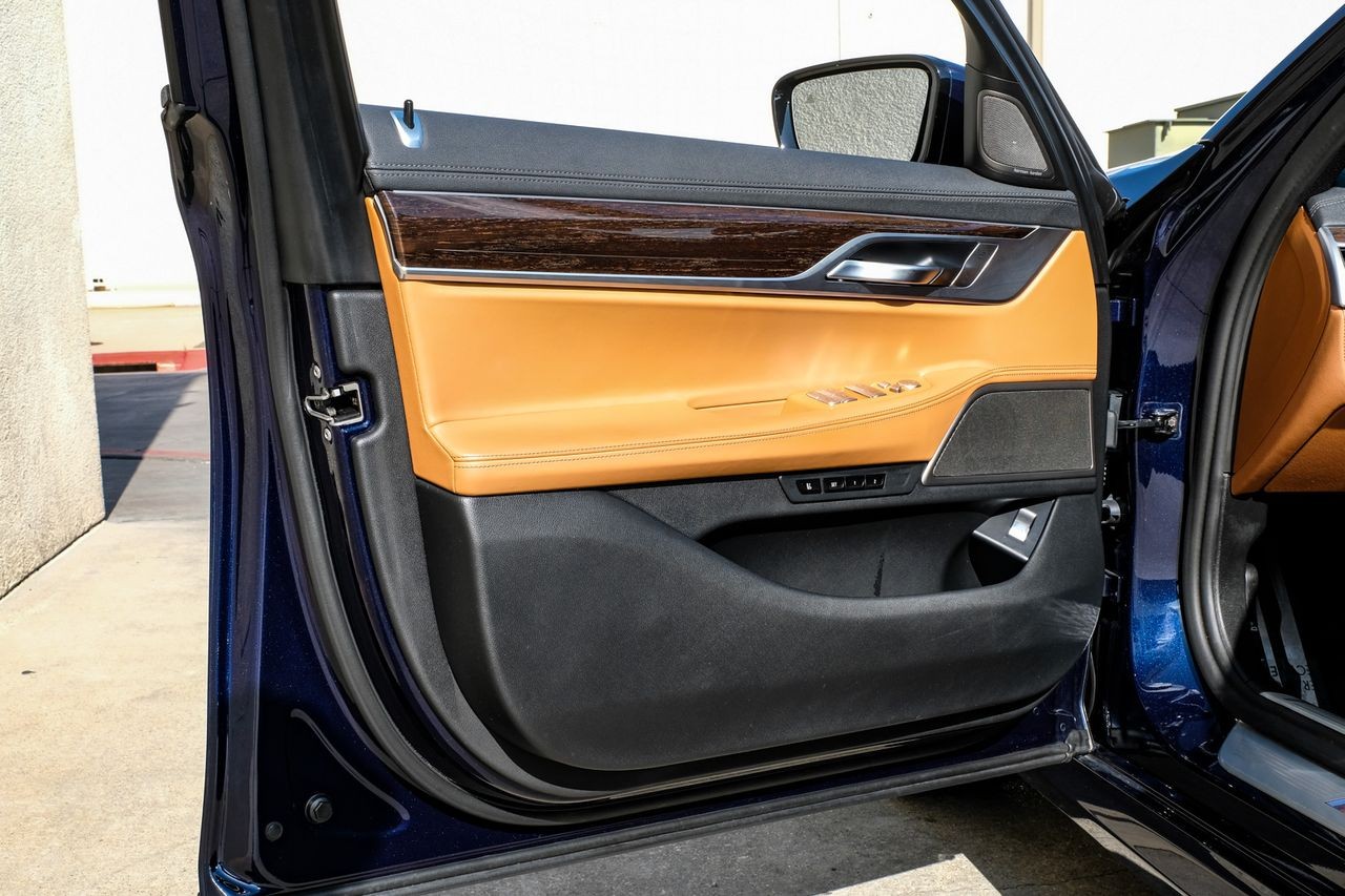 BMW 7 Series Vehicle Main Gallery Image 40