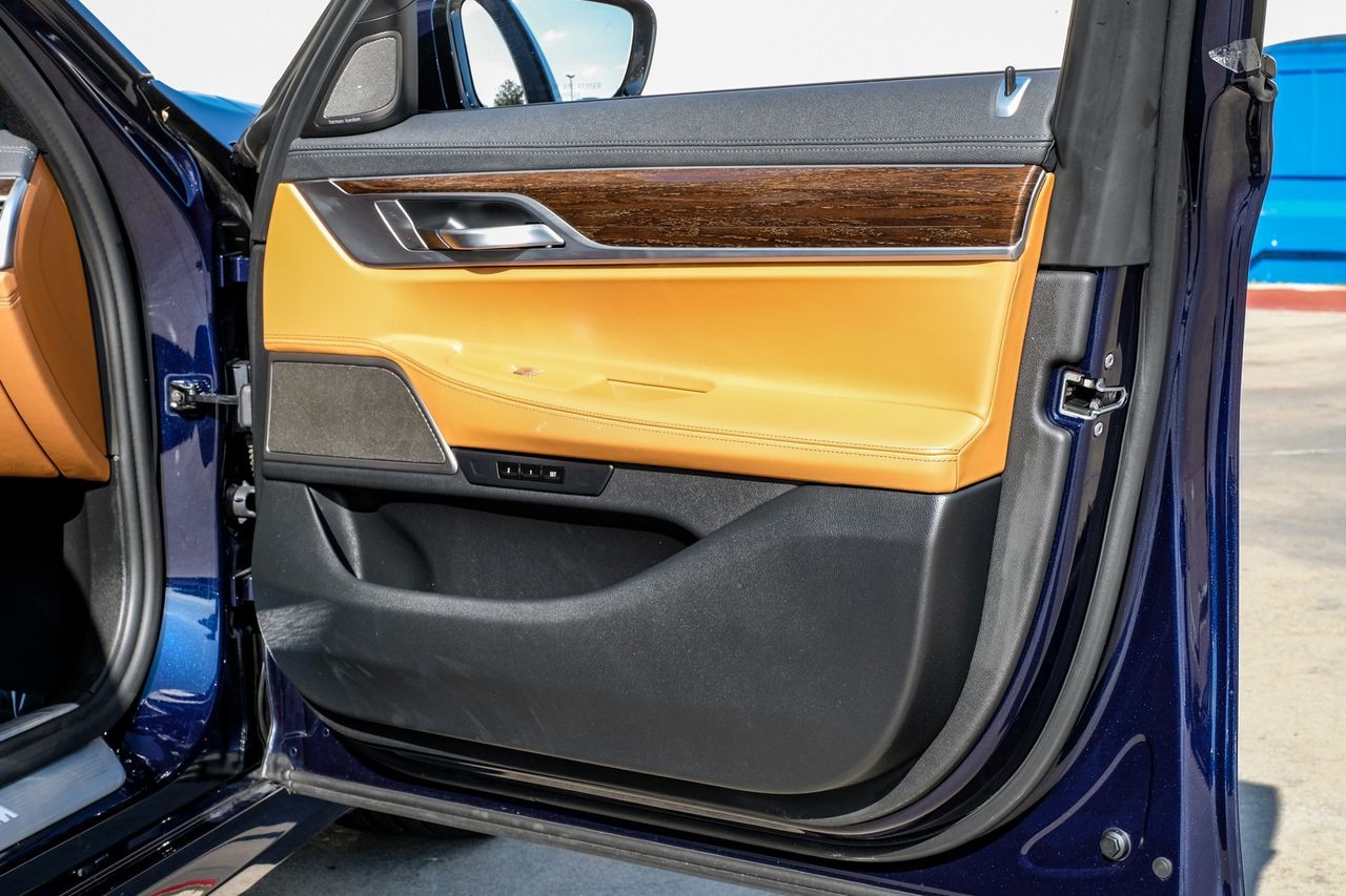 BMW 7 Series Vehicle Main Gallery Image 42