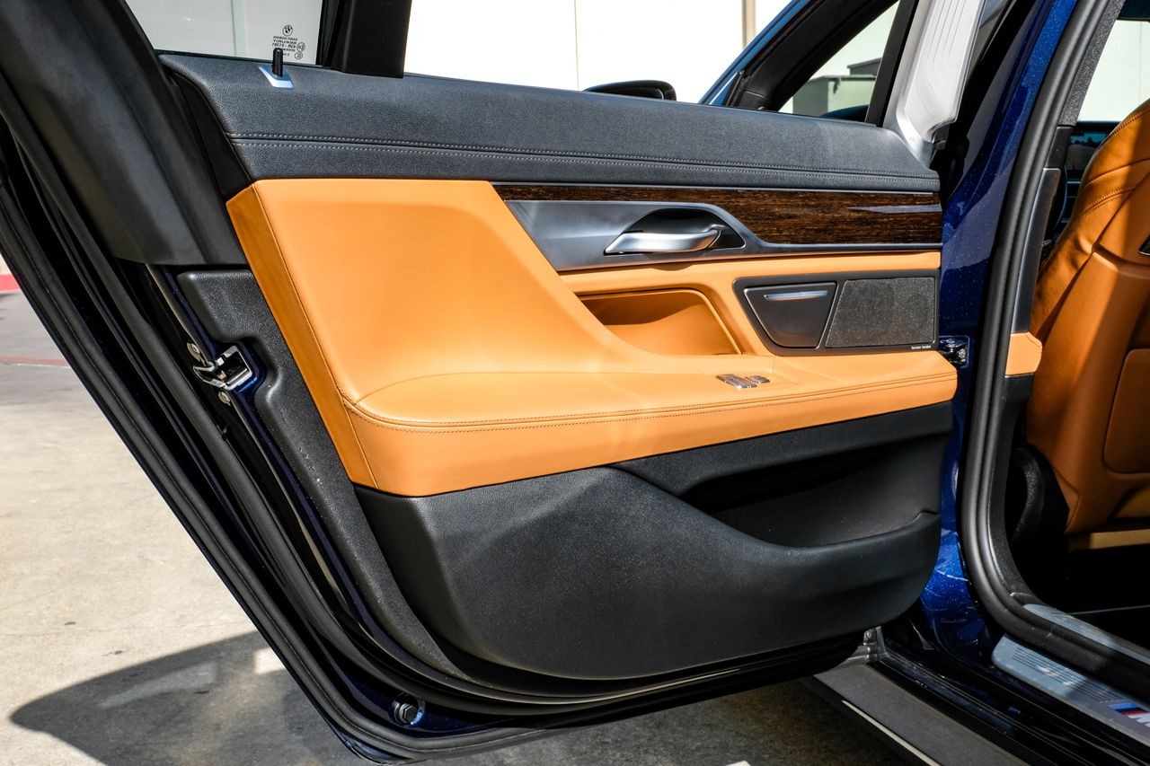 BMW 7 Series Vehicle Main Gallery Image 43
