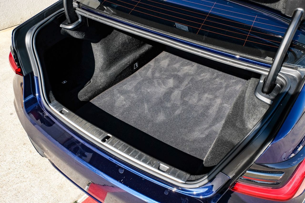 BMW 7 Series Vehicle Main Gallery Image 47