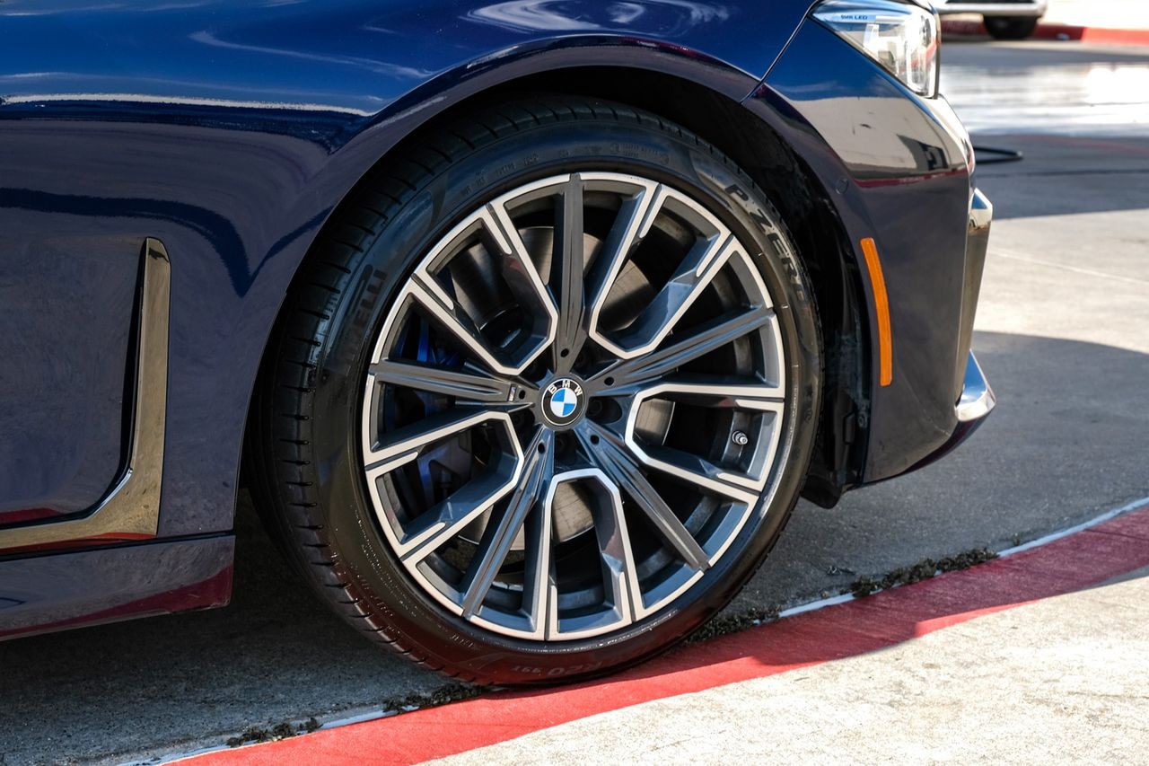 BMW 7 Series Vehicle Main Gallery Image 50