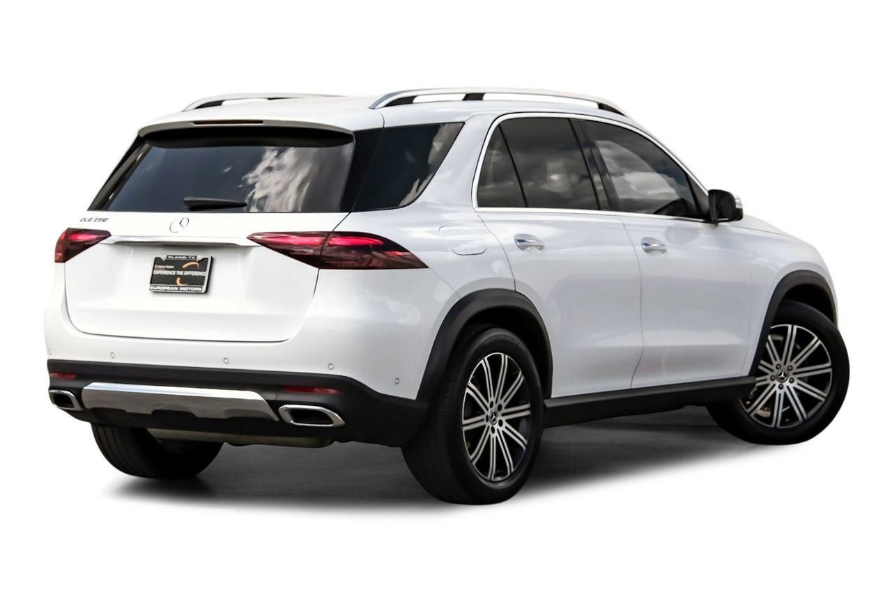 Mercedes-Benz GLE Vehicle Main Gallery Image 09