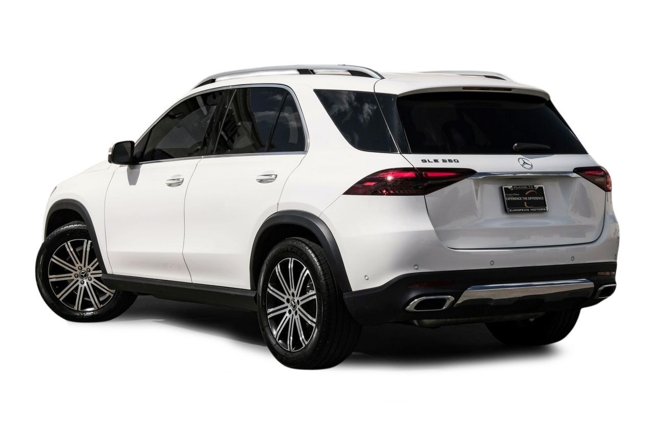 Mercedes-Benz GLE Vehicle Main Gallery Image 11