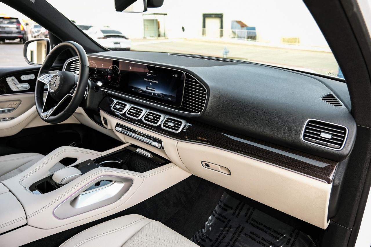 Mercedes-Benz GLE Vehicle Main Gallery Image 13