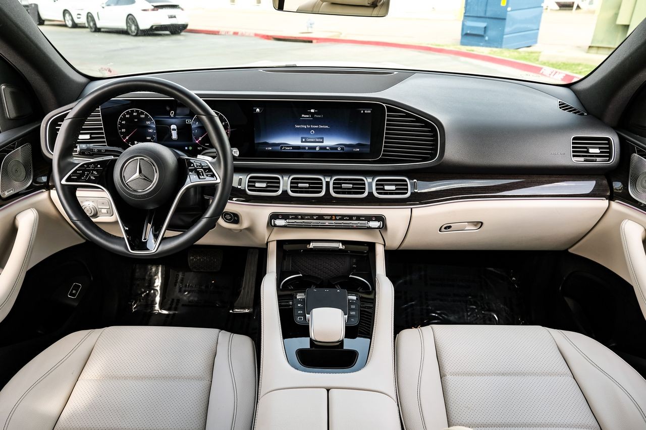 Mercedes-Benz GLE Vehicle Main Gallery Image 15