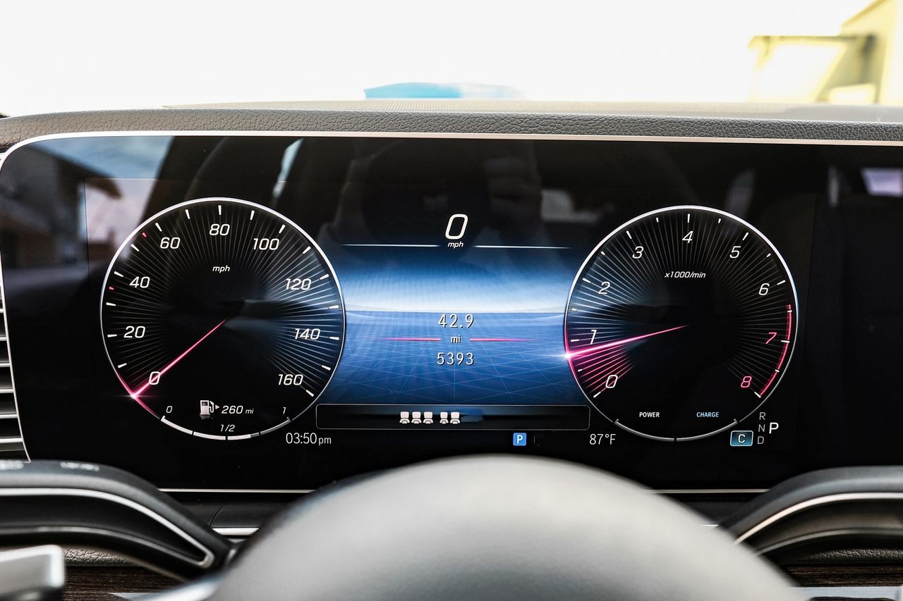 Mercedes-Benz GLE Vehicle Main Gallery Image 17