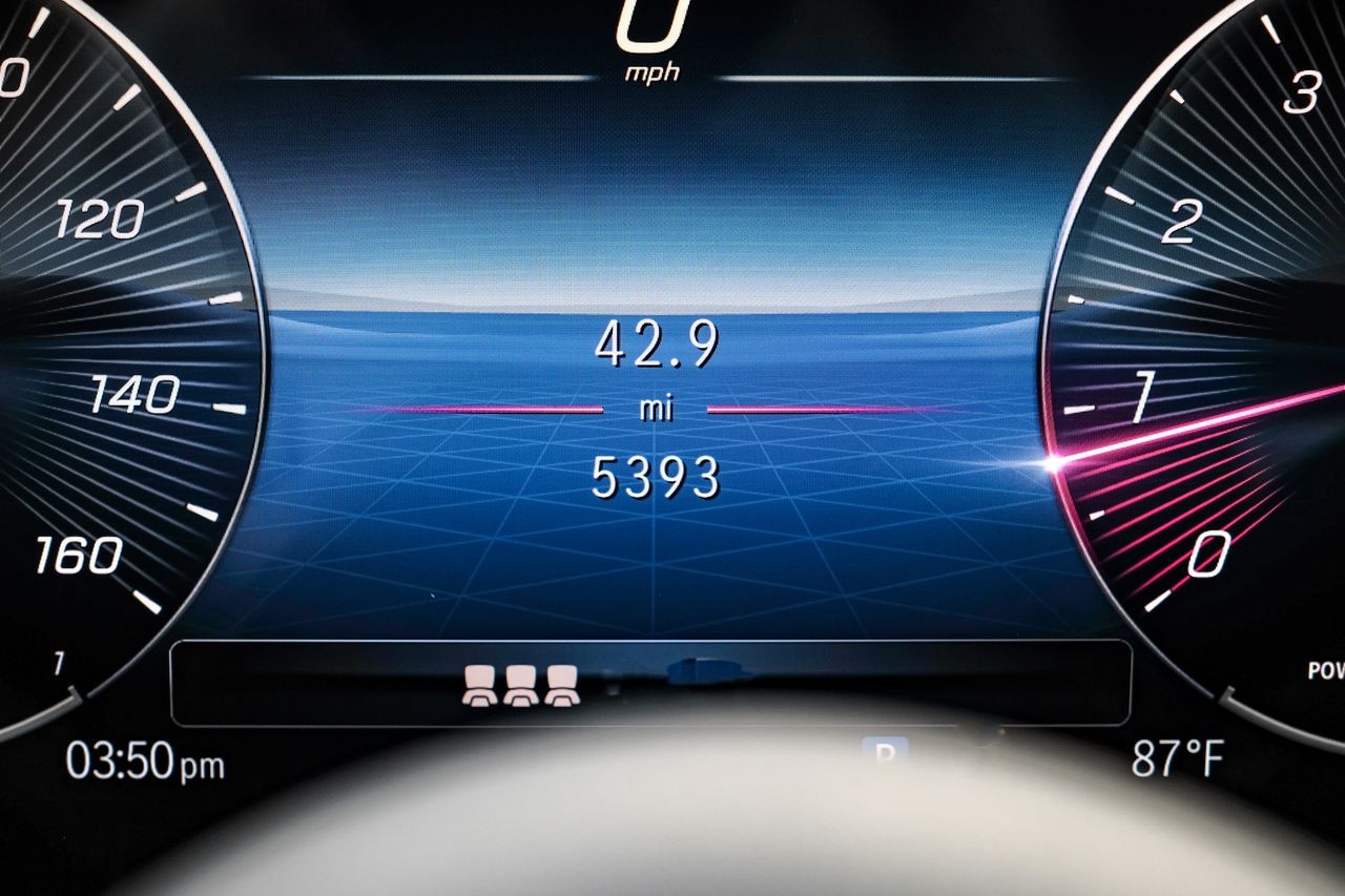 Mercedes-Benz GLE Vehicle Main Gallery Image 18