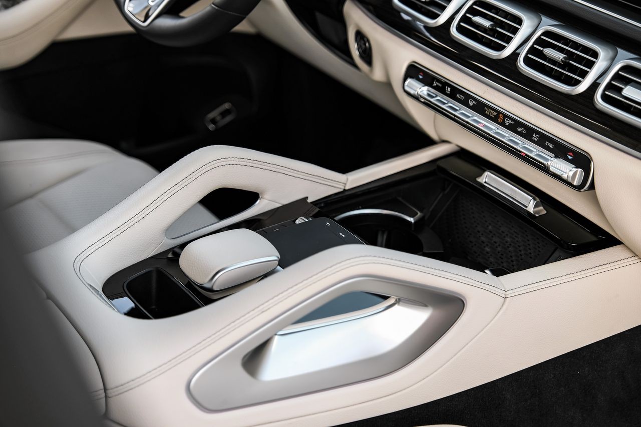 Mercedes-Benz GLE Vehicle Main Gallery Image 22