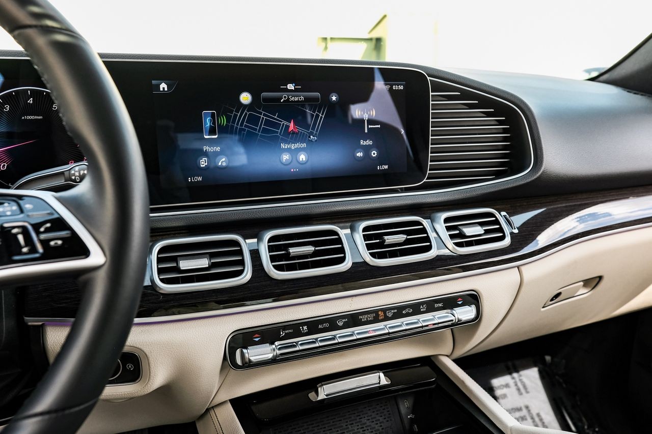 Mercedes-Benz GLE Vehicle Main Gallery Image 24