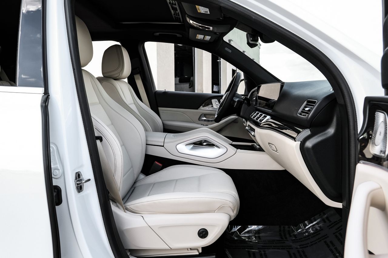 Mercedes-Benz GLE Vehicle Main Gallery Image 32