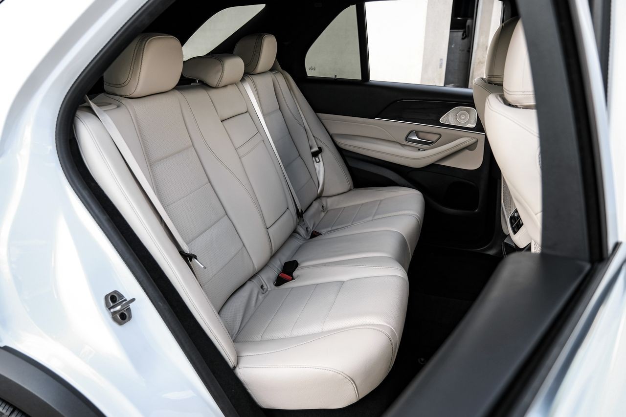 Mercedes-Benz GLE Vehicle Main Gallery Image 34