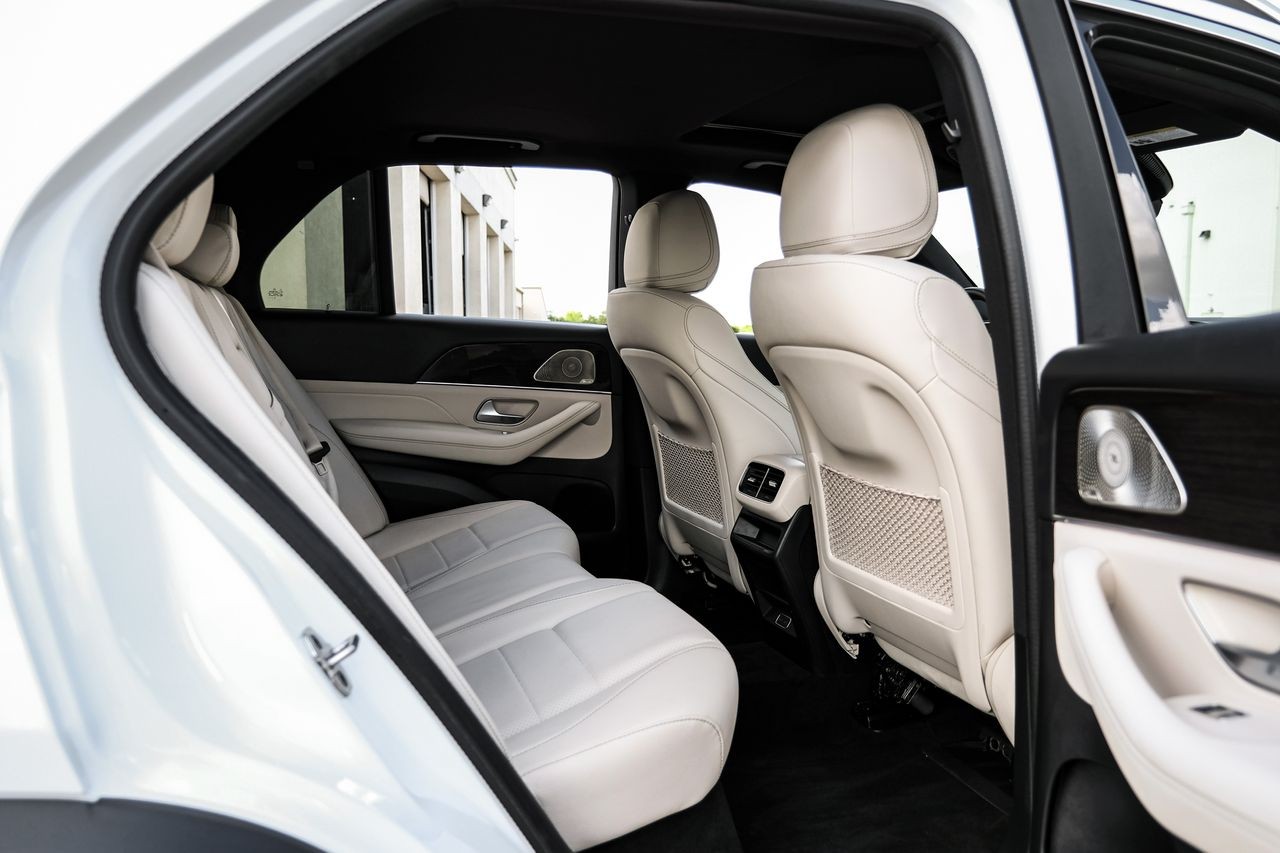 Mercedes-Benz GLE Vehicle Main Gallery Image 35