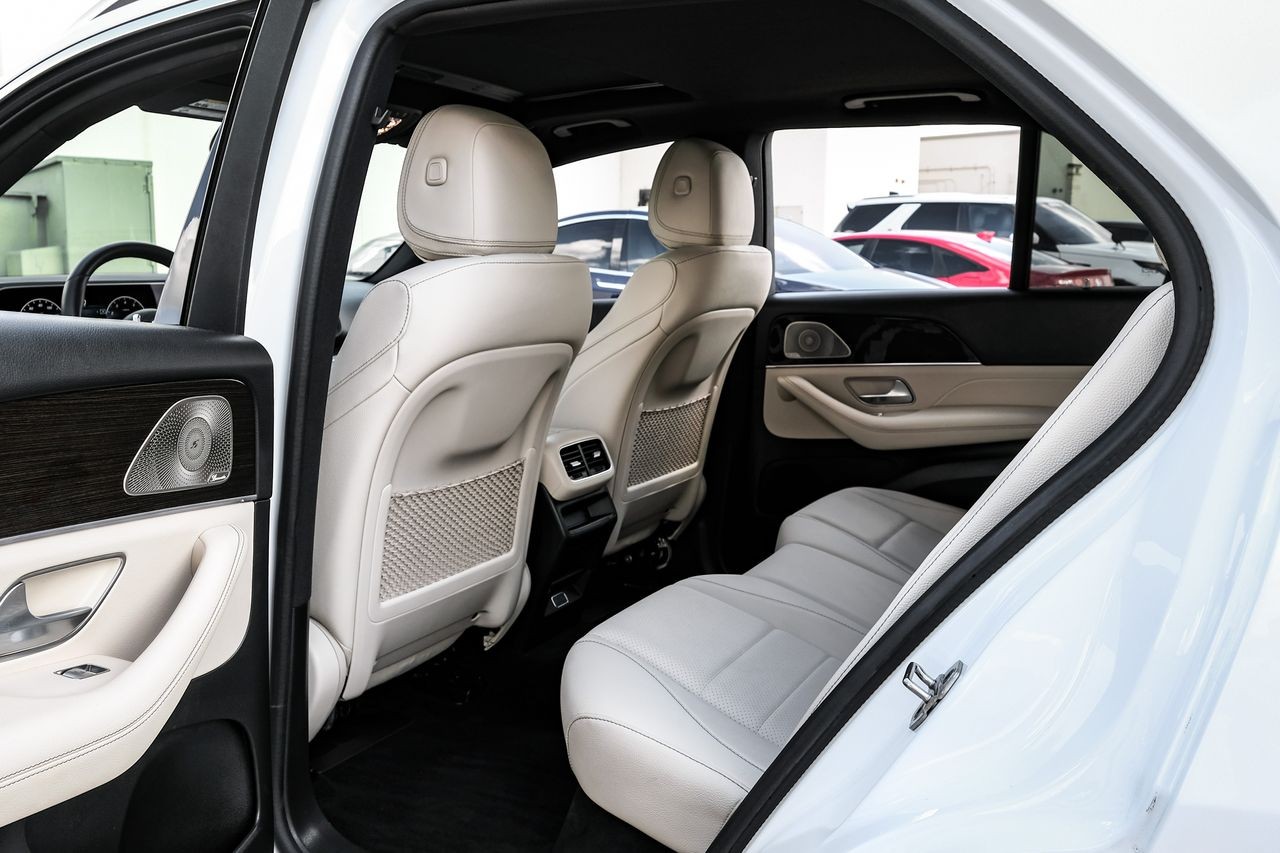 Mercedes-Benz GLE Vehicle Main Gallery Image 36