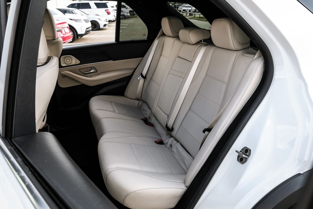 Mercedes-Benz GLE Vehicle Main Gallery Image 37