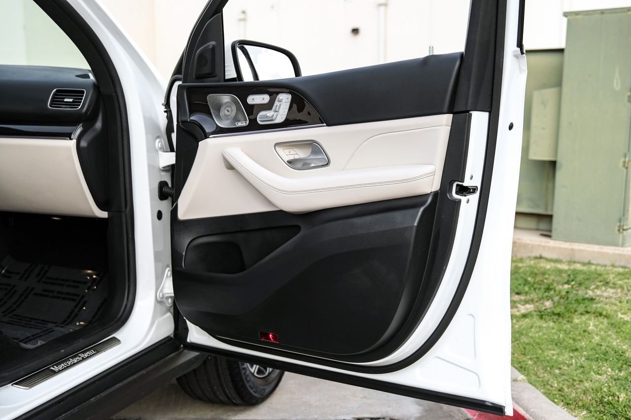 Mercedes-Benz GLE Vehicle Main Gallery Image 43