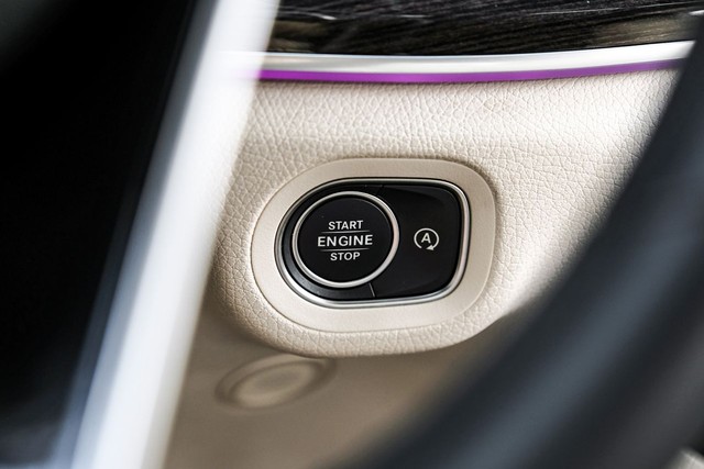 Mercedes-Benz GLE Vehicle Main Gallery Image 19