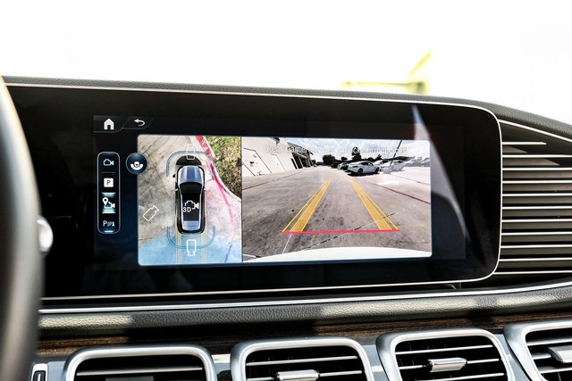 Mercedes-Benz GLE Vehicle Main Gallery Image 21