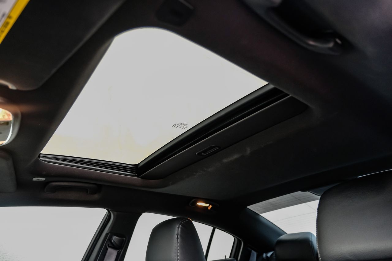 Dodge Charger Vehicle Main Gallery Image 05