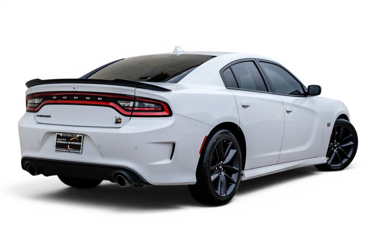 Dodge Charger Vehicle Main Gallery Image 09