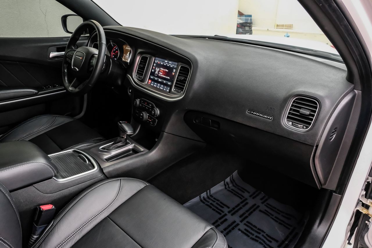 Dodge Charger Vehicle Main Gallery Image 13