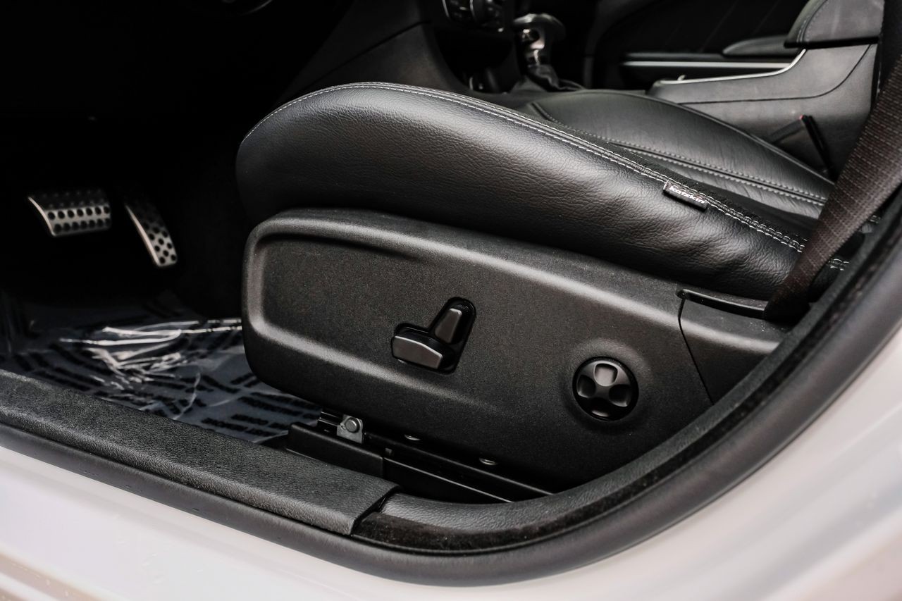 Dodge Charger Vehicle Main Gallery Image 39