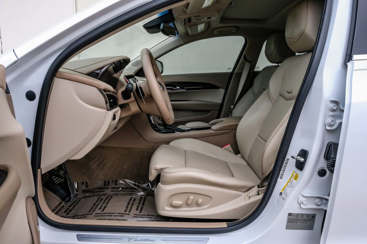 Cadillac ATS Sedan Vehicle Main Gallery Image 04