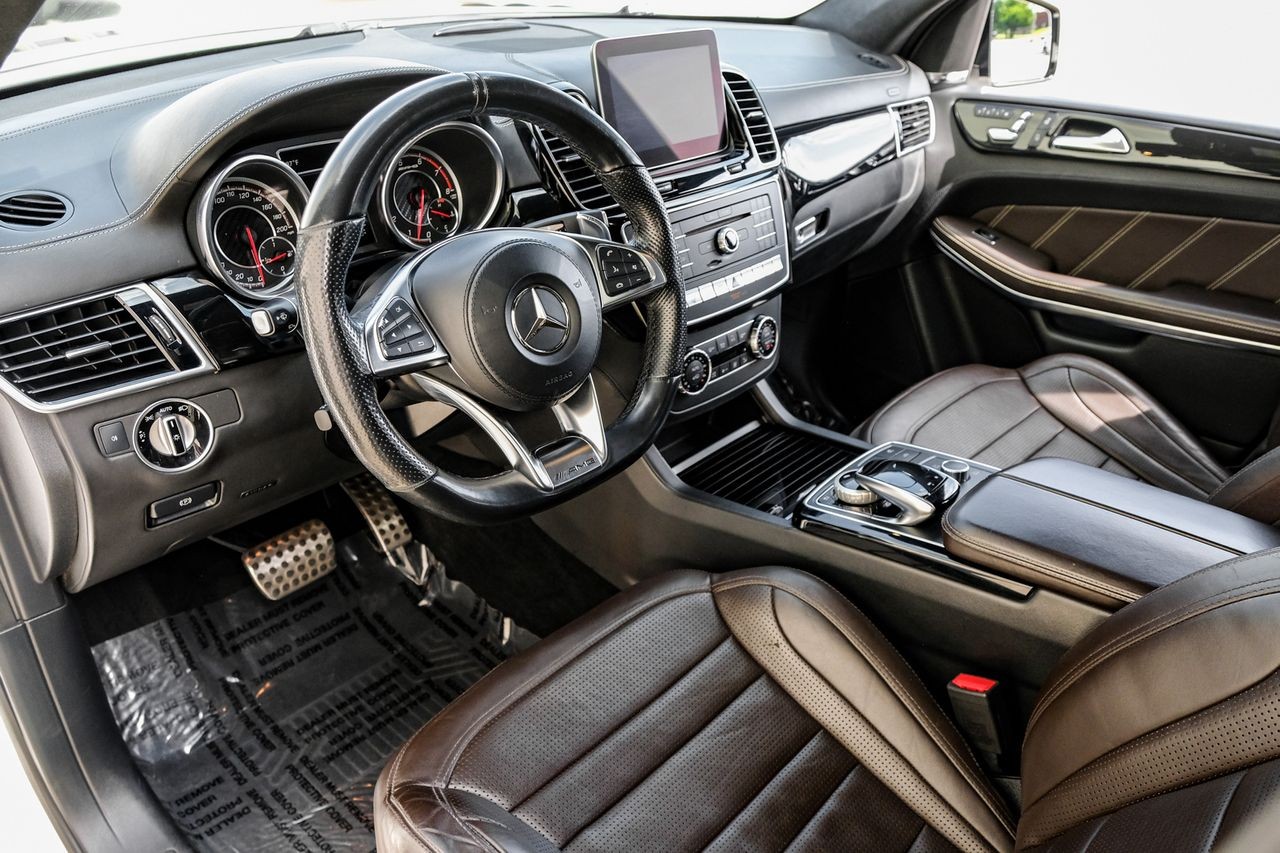 Mercedes-Benz GLS 63 AMG Vehicle Main Gallery Image 03
