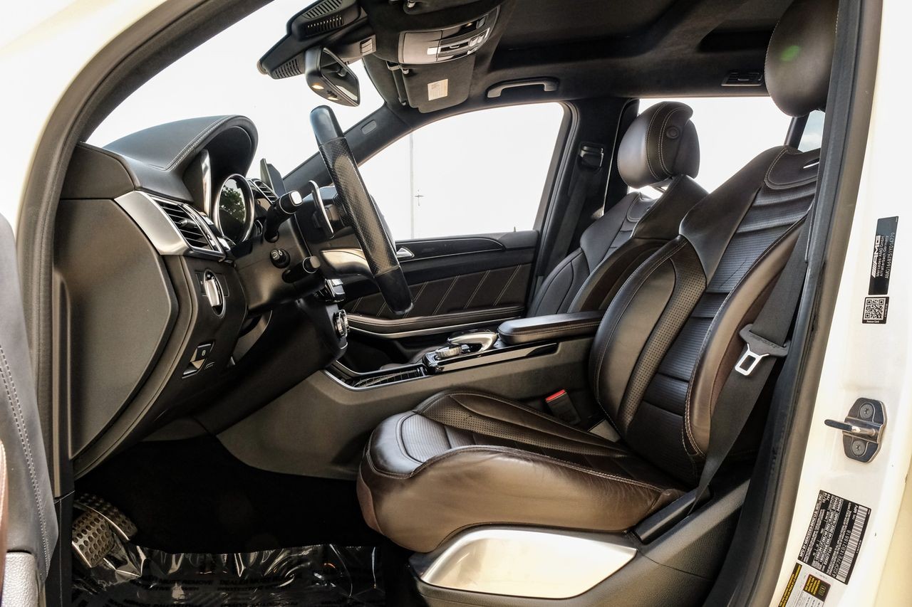 Mercedes-Benz GLS 63 AMG Vehicle Main Gallery Image 04